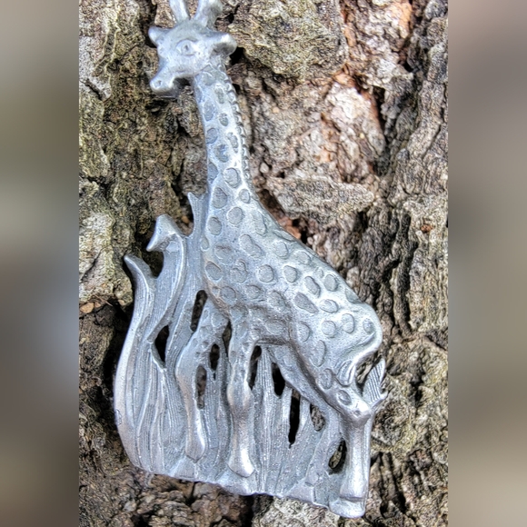Vintage Jewelry - Vintage Silver Tone Giraffe Brooch